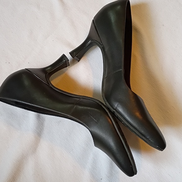 Clark's Collection black Leather Pointed Toe Heels - Picture 4 of 8